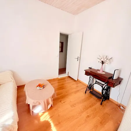 Private House, Walk To Old Town, Garden And Parking Hébergement de vacances