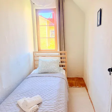 Private House, Walk To Old Town, Garden And Parking 펜션 *