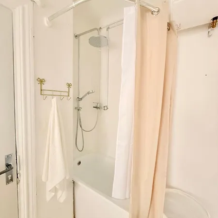 Private House, Walk To Old Town, Garden And Parking