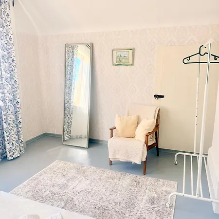 Private House, Walk To Old Town, Garden And Parking 펜션 *