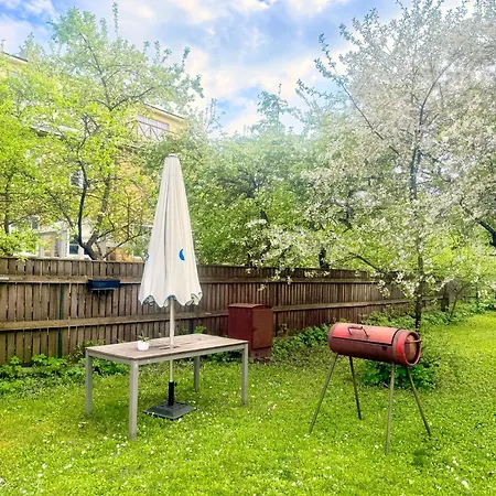 Private House, Walk To Old Town, Garden And Parking Hébergement de vacances