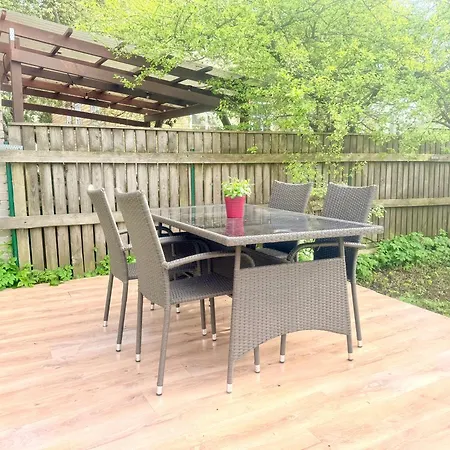 Private House, Walk To Old Town, Garden And Parking