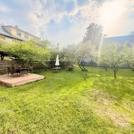 Private House, Walk To Old Town, Garden And Parking